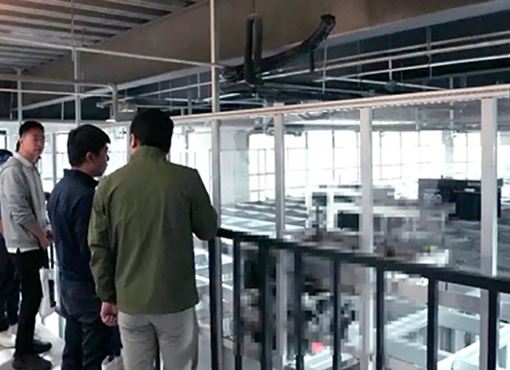 Senior Executives from Multiple Financial Enterprises Visit  with Songjiang District Leaders